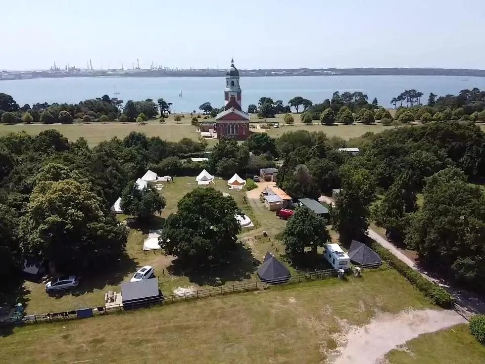 סאות'המפטון Bell Tent Glamping At Royal Victoria Country Park