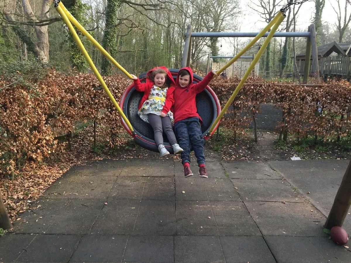סאות'המפטון Bell Tent Glamping At Royal Victoria Country Park