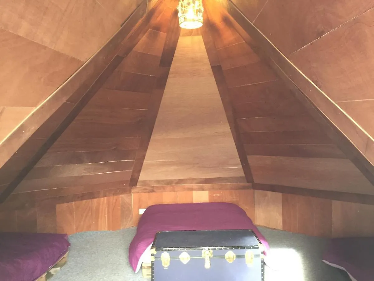 אוהל מפואר סאות'המפטון Bell Tent Glamping At Royal Victoria Country Park